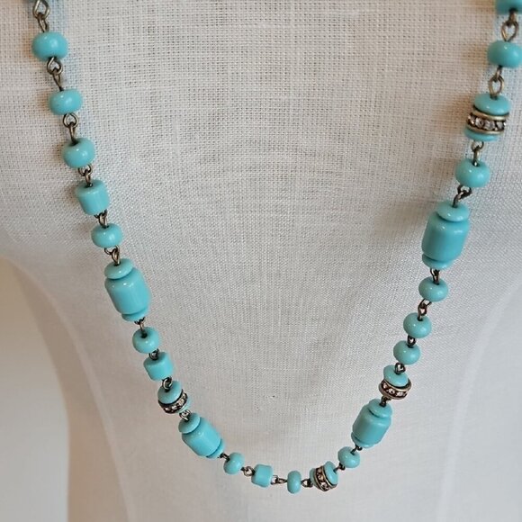 Elegant Turquoise Beaded Necklace - Picture 3 of 3